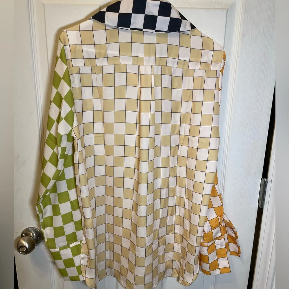 Button down - Picture 2 of 3